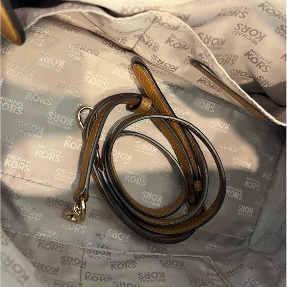 MICHAEL KORS 2 Piece Set Pebbled Leather Satchel and Large Wristlet - Picture 9 of 11